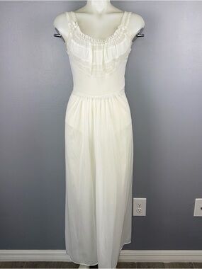 Vintage Nightgown Nylon Long Off White Romantic Bridal Gown Women’s Small *READ